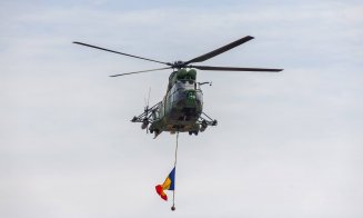 Elicoptere militare şi MIG 21 Lancer survolează Clujul