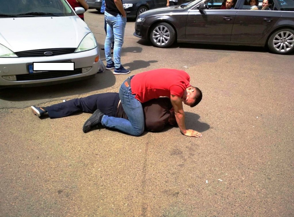 Elev al Şcolii de Poliţie din Cluj, erou în Moldova. A prins un tâlhar care atacase un bătrân în plină stradă