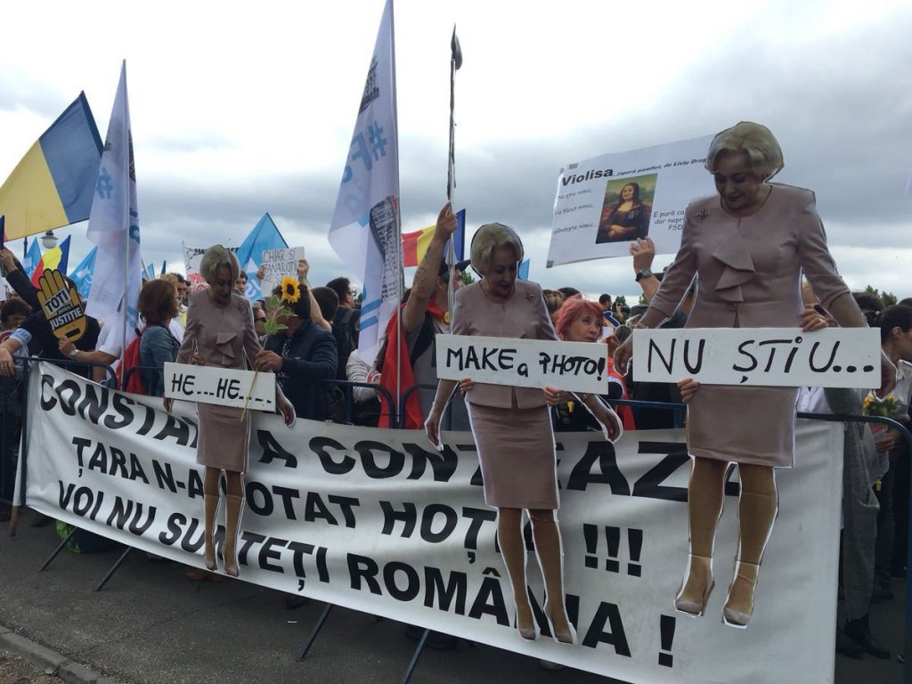 Proteste la Guvern și la Cotroceni după eșecul moțiunii de cenzură