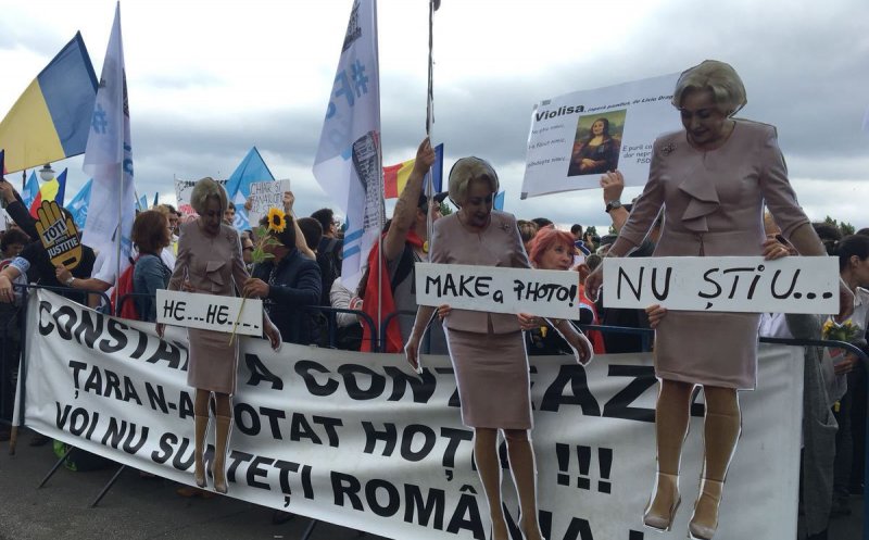 Proteste la Guvern și la Cotroceni după eșecul moțiunii de cenzură