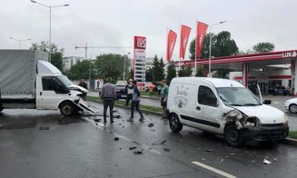 Două accidente la o distanţă de câteva sute de metri şi mai puţin de 10 minute