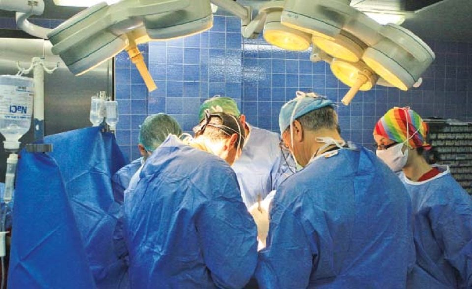 Dublu transplant de rinichi efectuat la Cluj de la o persoană în moarte cerebrală