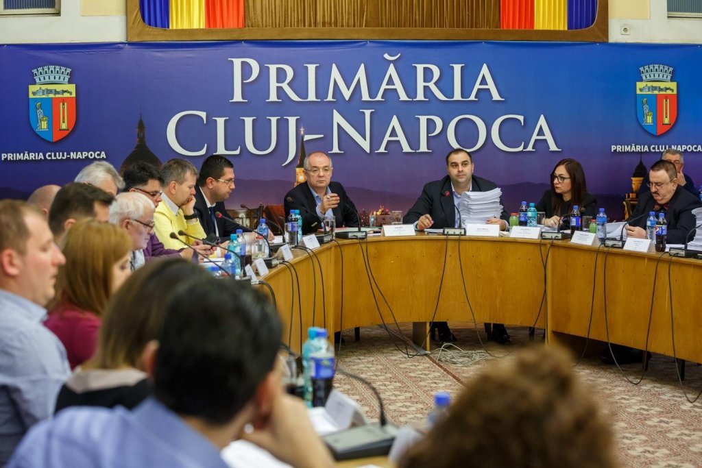 Ioan-Aurel Pop, cetățean de onoare. 200.000 de lei pentru Ziua Vârstnicului. 29.000 de lei pentru elevii și profesorii de nota 10