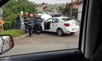 Accident în Dâmbul Rotund. Trei autovehicule s-au lovit unul după altul