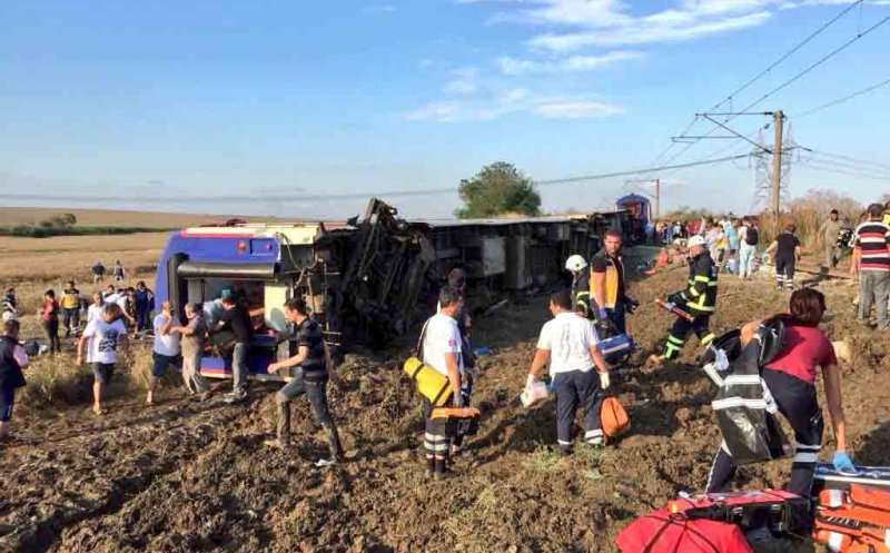 Accident feroviar în Turcia: Cel puţin 24 de morţi, peste 70 răniţi