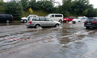 Abia a început ploaia şi  mai multe străzi din Cluj sunt deja inundate