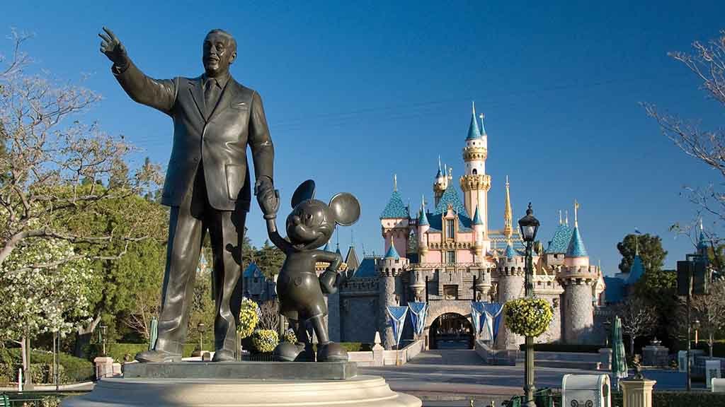 Opt lucruri pe care ar trebui să le faci atunci când mergi prima dată la Disneyland