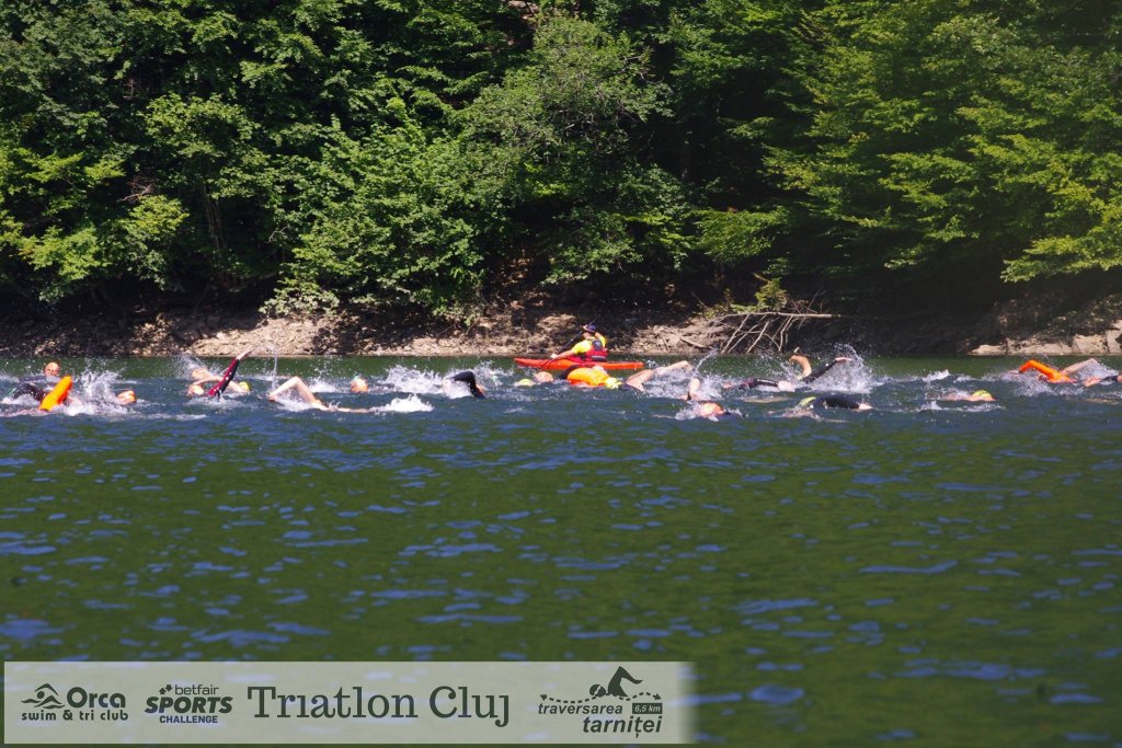 Peste 350 de participanţi la Traversarea Tarniţei şi Triatlon Cluj