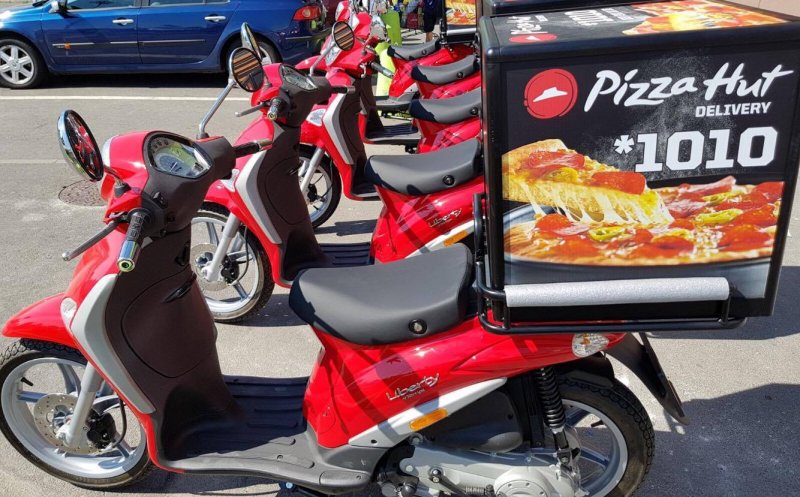 Pizza Hut își deschide o unitate de distribuție de 300.000 de euro la Cluj. Ce angajați caută