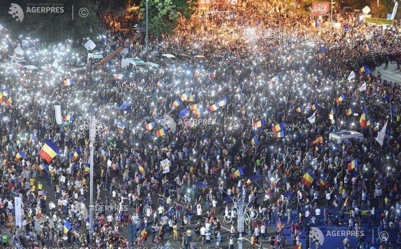 Protest reluat în Piața Victoriei: ”Nu plecăm până nu plecaţi!”