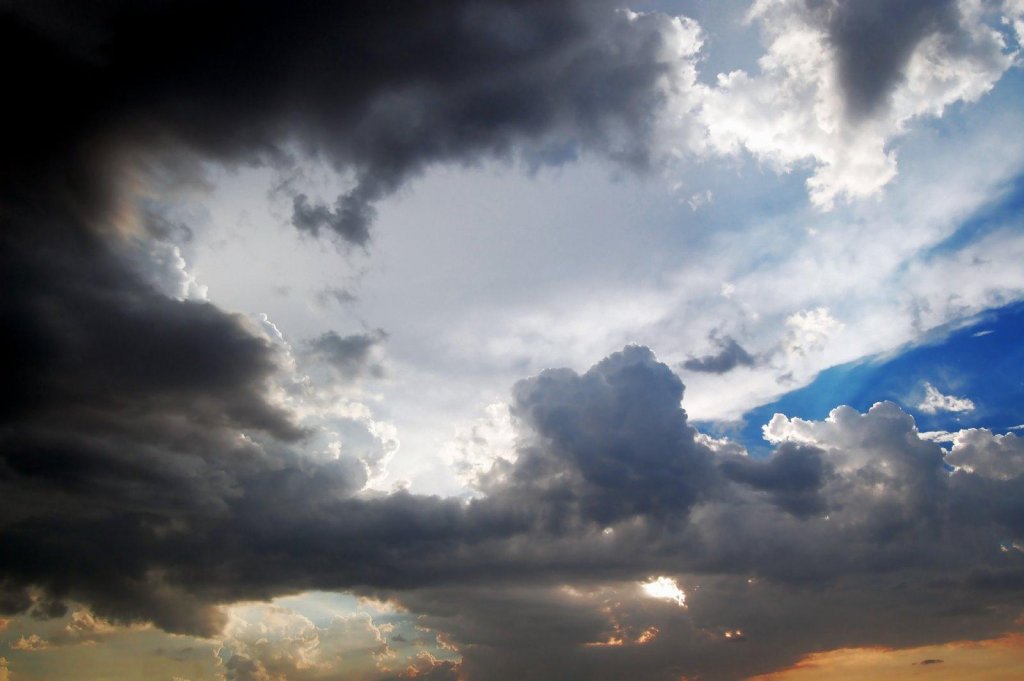 Minivacanţa de Sfânta Maria. Meteorologii anunţă ploi torenţiale. Vezi prognoza pe Cluj