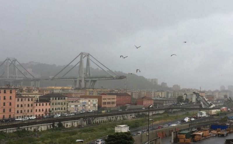 Un român a murit după prăbuşirea segmentului suspendat de autostradă în Italia, în apropiere de Genova