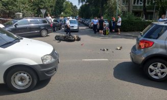 Trafic blocat pe Rebreanu: Accident între un scuter şi o maşină