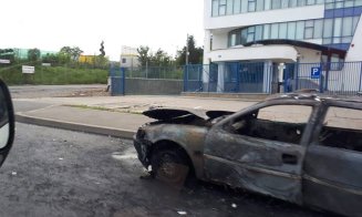 O maşină a ars "ca o torţă" pe Calea Turzii