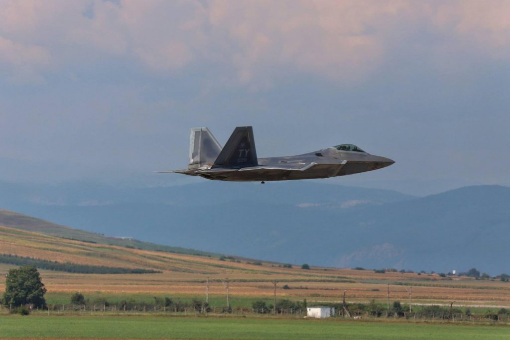 VIDEO SPECTACULOS. Cele mai tari avioane ale americanilor, pe cerul Clujului