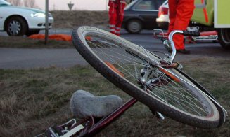 Accident la Cluj: Biciclist grav rănit după ce a virat fără să se asigure