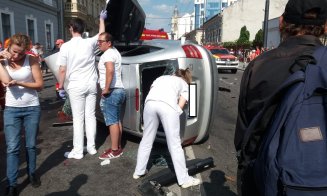Maşină răsturnată în centrul Clujului. Şoferul a ajuns în stare gravă la spital, dar este NEVINOVAT. Ce spune Poliţia