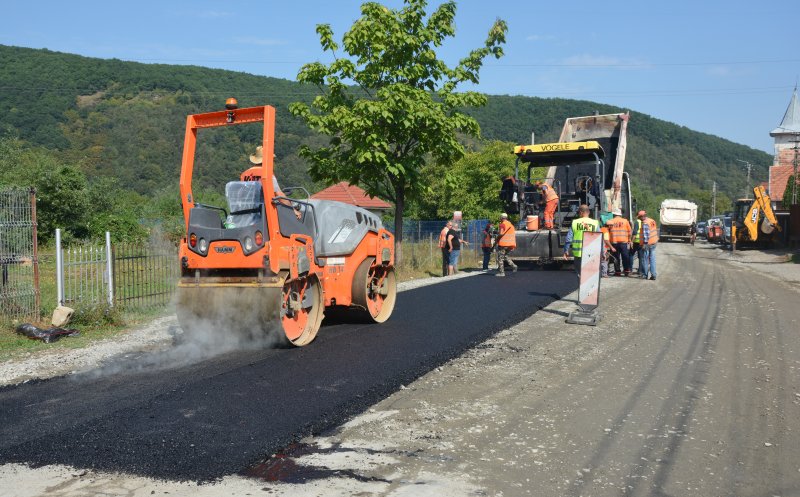 Asfalt pe 40 de km de drum, spre zona de munte din Cluj