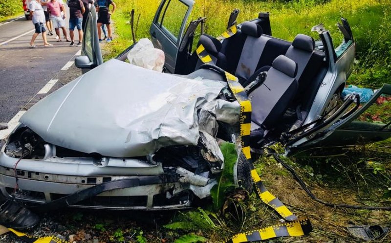Gemeni de 3 luni, teferi după un accident cumplit în Cluj. Maşina, distrusă total. Un detaliu le-a salvat viaţa