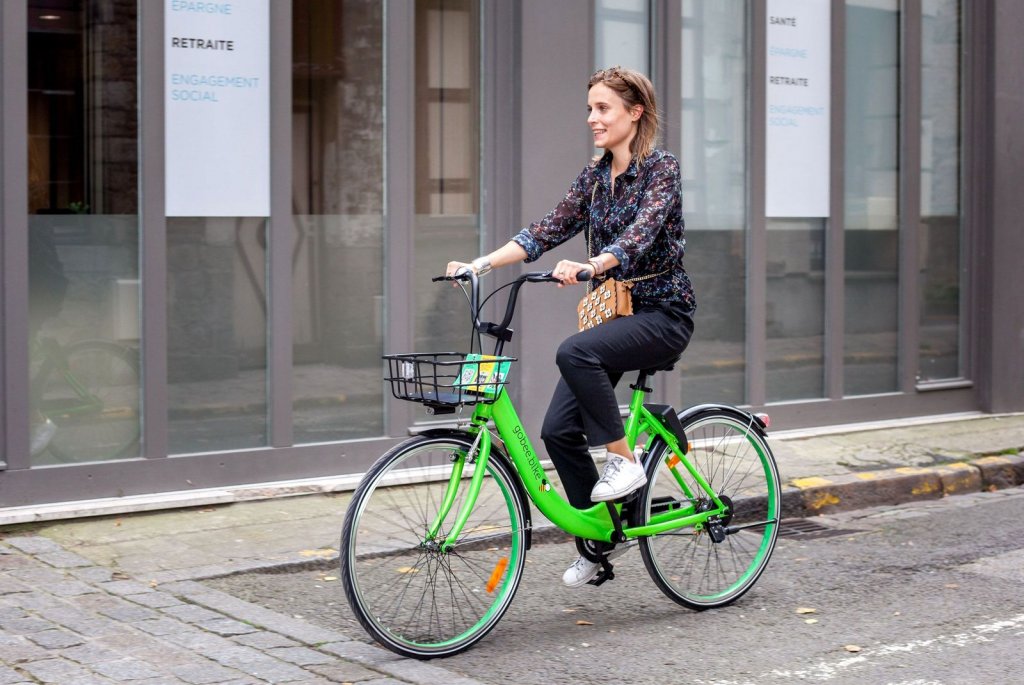 Un oraş din judeţul Cluj, model pentru România la transportul alternativ: carpooling şi card comun pentru bicicletă şi autobuz