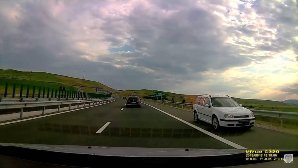 Maşini pe contrasens, pe noua autostradă Sebeş - Turda. Apel către CNAIR pentru instalarea de panouri FALSCH precum în Austria