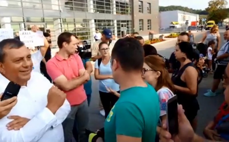 Un nou protest în Floreşti! Oamenii, dezamăgiţi de ironiile primarului: "Mă bucur că sunteţi susţinătorii acţiunilor mele"