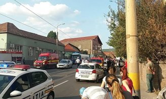 A intrat cu maşina într-un stâlp pe Oaşului. Martorii spun că şoferul era băut