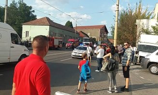 A intrat cu maşina într-un stâlp pe Oaşului. Martorii spun că şoferul era băut