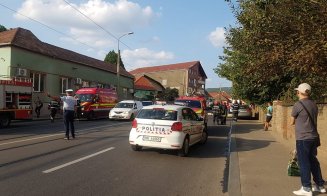A intrat cu maşina într-un stâlp pe Oaşului. Martorii spun că şoferul era băut
