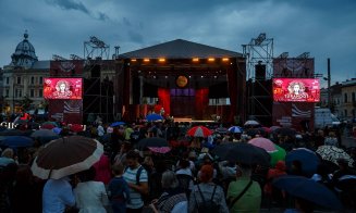 Sute de clujeni au înfruntat vremea mohorâtă pentru Turandot