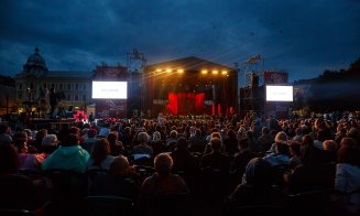 Sute de clujeni au înfruntat vremea mohorâtă pentru Turandot