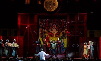 Sute de clujeni au înfruntat vremea mohorâtă pentru Turandot