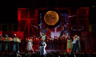 Sute de clujeni au înfruntat vremea mohorâtă pentru Turandot