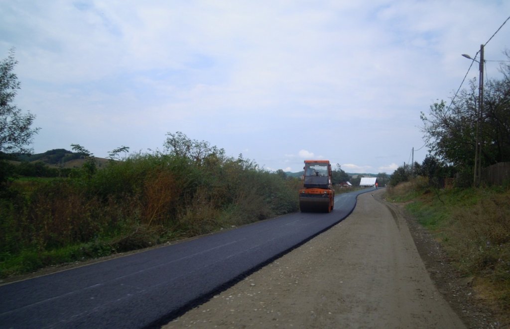 Asfalt pe drumul Dăbâca – Panticeu