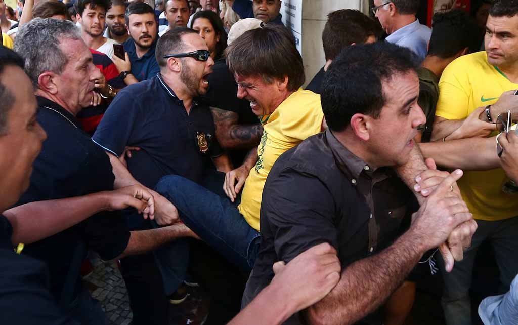 Imagini terifiante | Momentul în care principalul candidat la alegerile prezidenţiale din Brazilia este înjunghiat