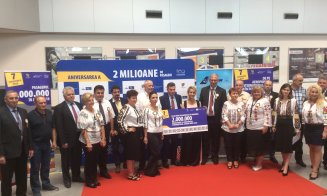 Pasagerul 2.000.000 de pe aeroportul clujean, primit pe ritmuri de Van Halen și U2