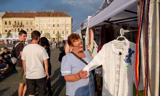 Cum arată Piața Țărănească din centrul Clujului. Zacuscă, must, plăcinte și poale-n brâu