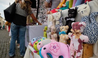 Cum arată Piața Țărănească din centrul Clujului. Zacuscă, must, plăcinte și poale-n brâu