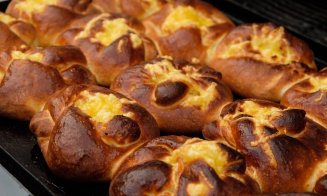 Cum arată Piața Țărănească din centrul Clujului. Zacuscă, must, plăcinte și poale-n brâu