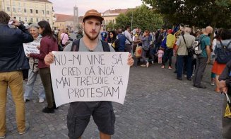 Aproximativ 100 de clujeni au cerut, în stradă, demisia guvernului