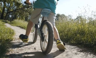 Şi-a speriat zdravăn părinţii! Copil de 5 ani din Cluj, cu bicicleta din Apahida în Jucu
