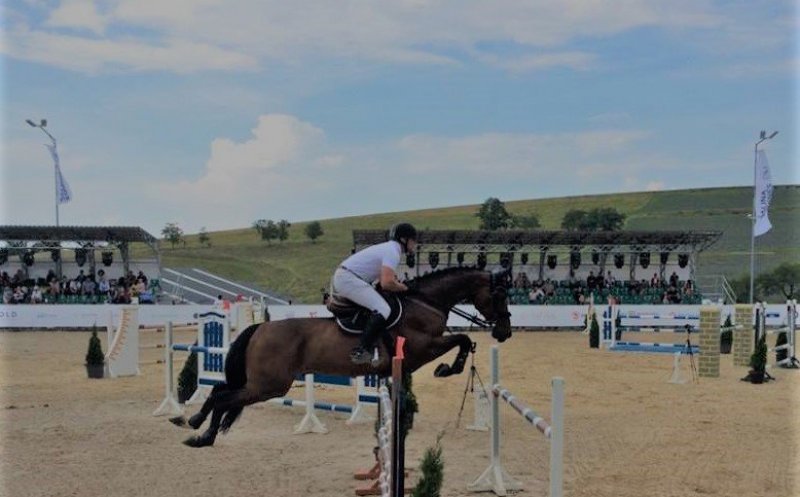 Weekend spectaculos la Salina Equines: Probă de obstacole, acrobații ecvestre și dresaj