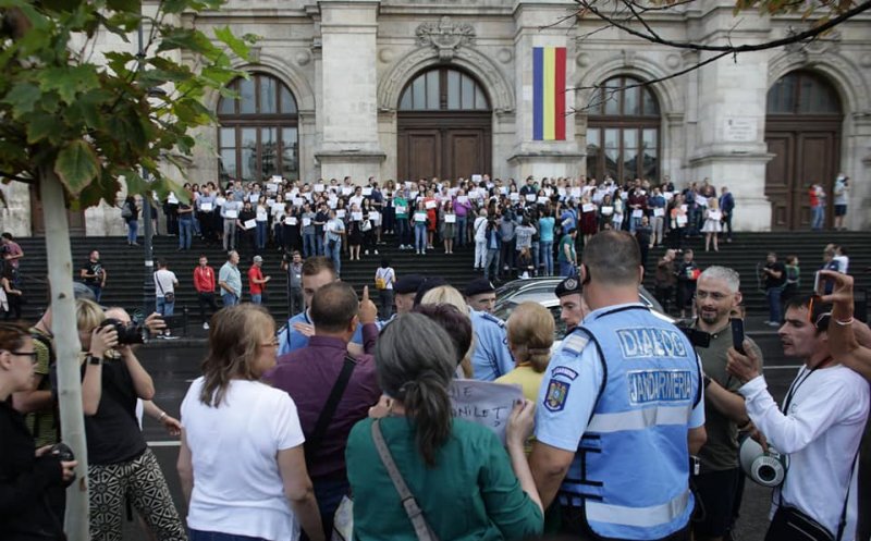 Zeci de magistraţi din toată ţara protestează la Bucureşti: Vrem ministru pro-justiţie!