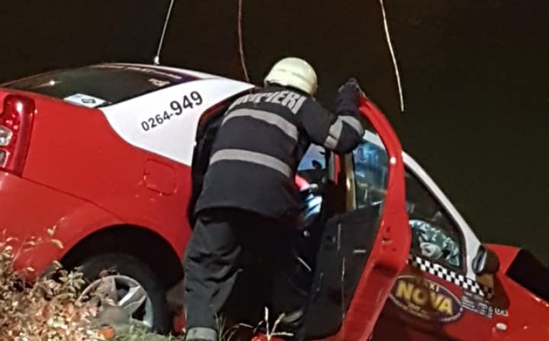 Un taxi a plonjat în Someş la Cluj