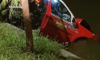 Un taxi a plonjat în Someş la Cluj