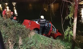 Un taxi a plonjat în Someş la Cluj