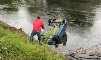 Încă o maşină răsturnată în Someş. Şoferiţa ar fi avut viteză