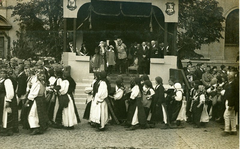 CENTENAR. Regele Ferdinand şi Regina Maria, întâmpinaţi de mii de oameni la Cluj