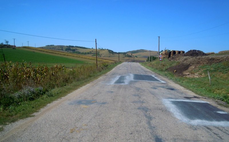 Au fost finalizate lucrările de întreţinere pe drumul Cămărașu  - Geaca
