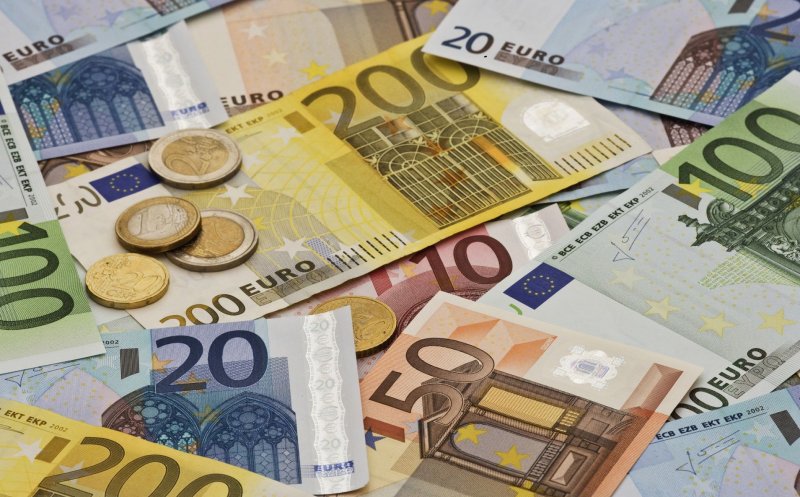 Veşti bune în prag de weekend. Euro face un pas în spate